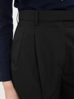 Bermuda mit Bundfalten Schwarz