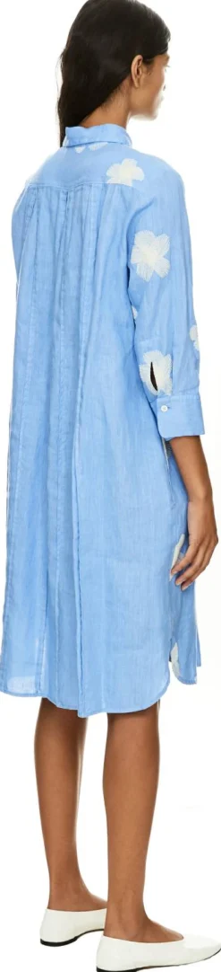 Besticktes Hemdkleid aus Leinen Hellblau