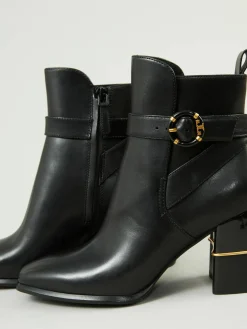 Buckle Boots mit Multi-Logo Schwarz