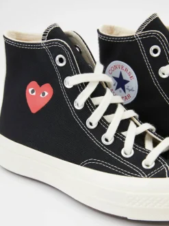 Chucks 'Small Red Heart' Schwarz