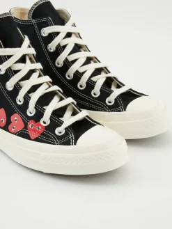 High Top Chucks 'Play Converse Heart' Schwarz