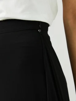 Hose mit Volant-Detail Schwarz