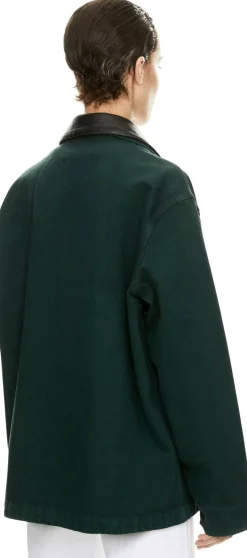 Jacke aus stückgefärbter Gabardine und Leder Grün
