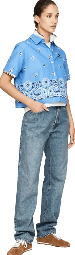 Kurzarm Bluse mit Bandana-Print Blau
