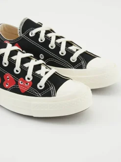 Low Top Chucks 'Play Converse Heart' Schwarz