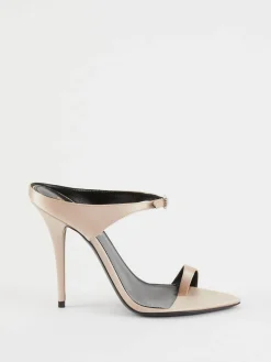 Mules 'Dive' Genuine Nude