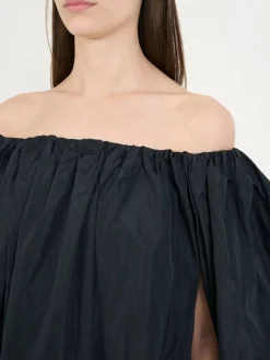Ärmelloses Kleid mit Cape Schwarz