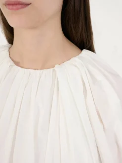 Ärmelloses Minikleid mit Cape Weiß