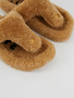 Sandalen 'Ease' aus Shearling Beige