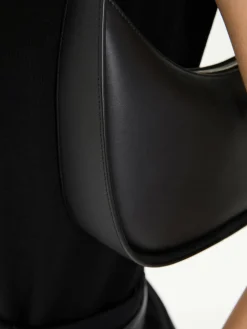 Schultertasche 'Half Moon' Schwarz