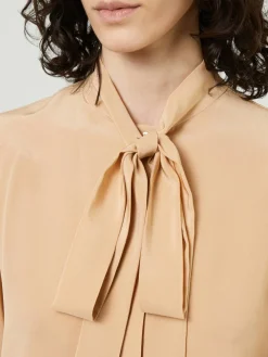 Seidenbluse mit Lavallière-Kragen Beige