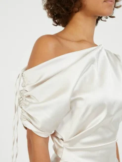 Abendkleid aus Satin Crème